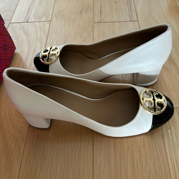 Tory Burch Black and Cream Heels with Gold Accent - Picture 3 of 6
